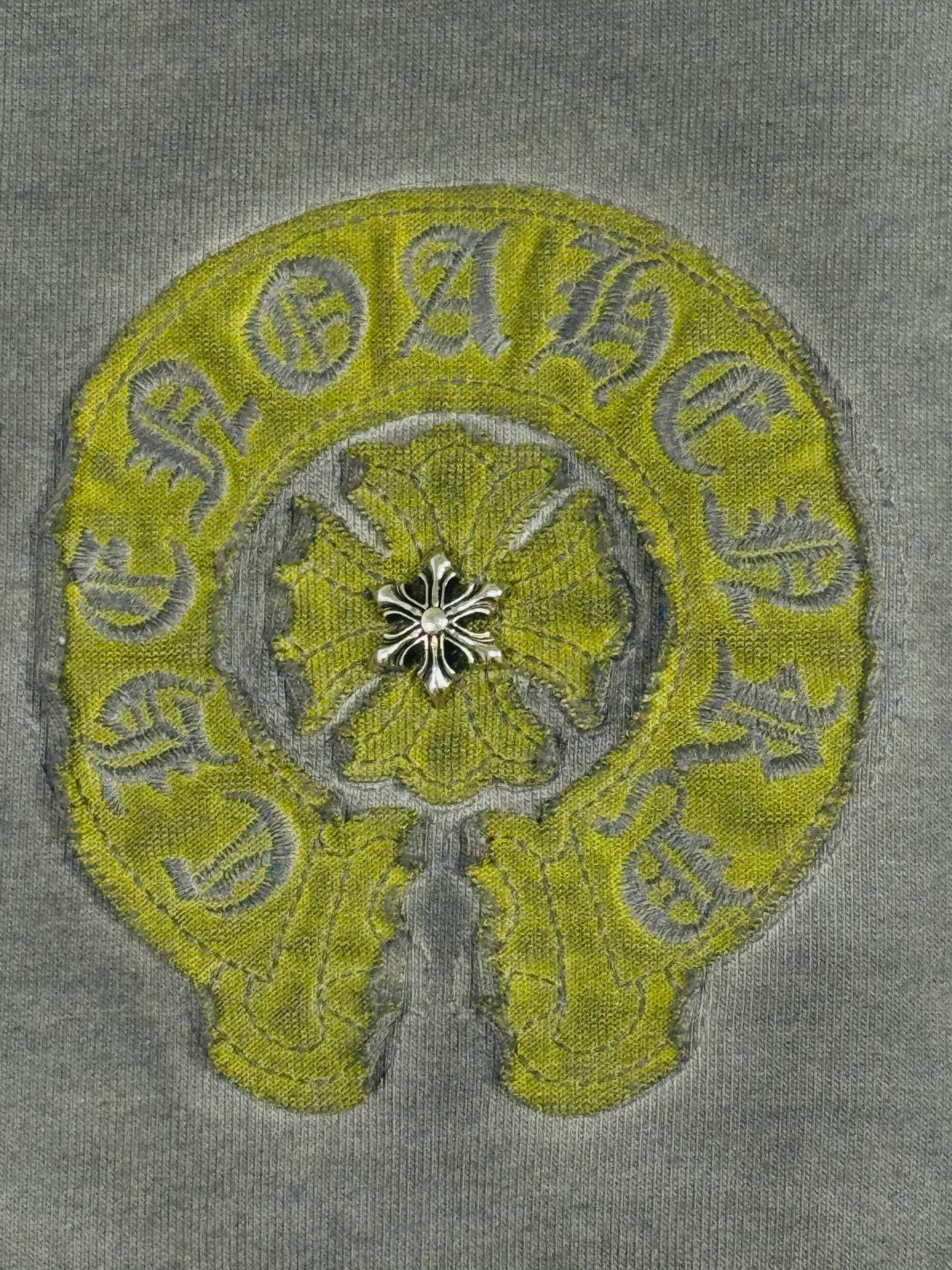 P250 ch high version Chrome Hearts 2025 new autumn and winter cross patch washed spray horse slip long-sleeved T-shirt, fabric: 26 double yarns 320 grams weight, patch embroidery, heavy wash water ➕ fried color + spray horse slip printing process: patch embroidery, secondary color spray horse slip process Color: gray, blue Size: S M L XL Style number: 5181